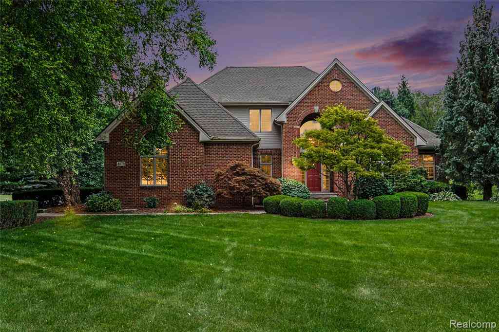 Homes For Sale - 4678 Edinburgh Drive <br/> Howell, MI 48843