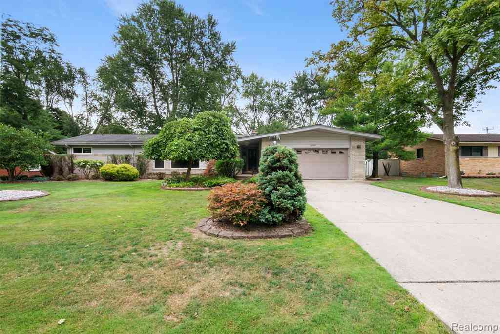 Homes For Sale - 32547 Chesterbrook Street <br/> Farmington Hills, MI 48334