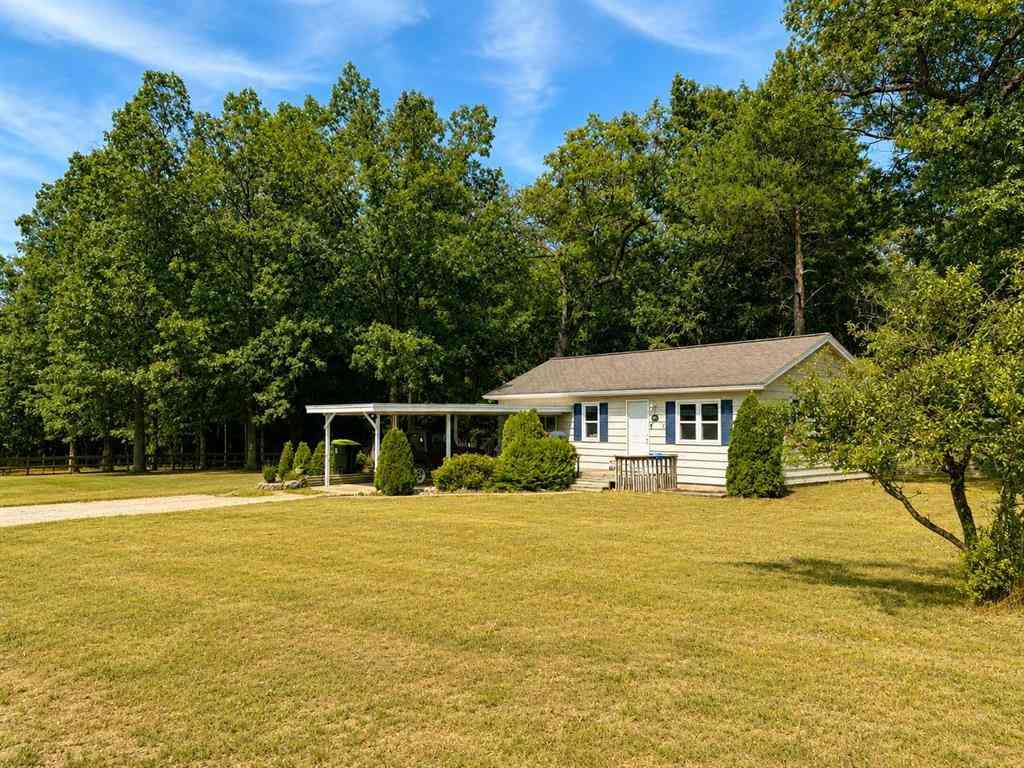 Homes For Sale - 885 Parsons Road <br/> Traverse City, MI 49686