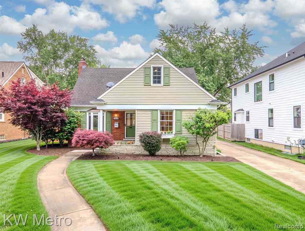 Homes For Sale - 2120 Vinsetta Boulevard <br/> Royal Oak, MI 48073
