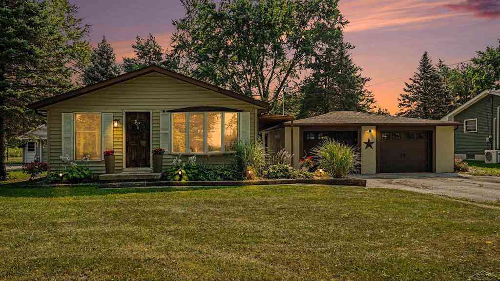 Homes For Sale - 5111 S 2 Mile Rd Road <br/> Bay City, MI 48706