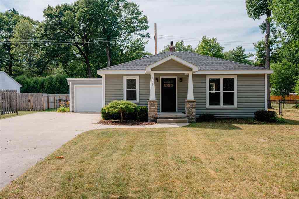 Homes For Sale - 602 Cromwell Drive <br/> Traverse City, MI 49686
