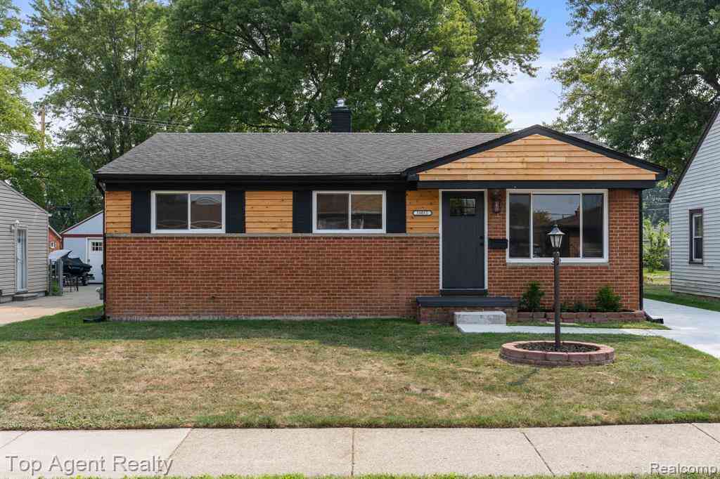 Homes For Sale - 28012 Gladstone Street <br/> Macomb County, Macomb, MI 48081