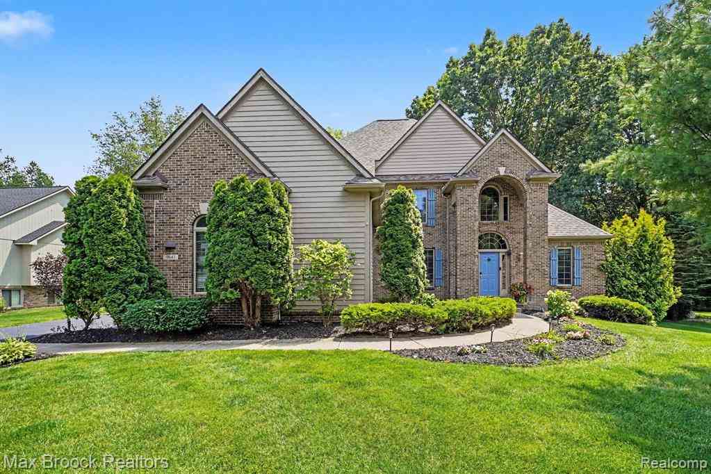 Homes For Sale - 9843 Oak Valley Drive <br/> Clarkston, MI 48348