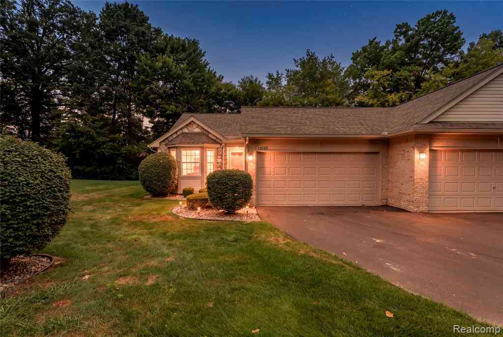Condo For Sale - 12045 Hickory  W W<br/> Utica, MI 48315
