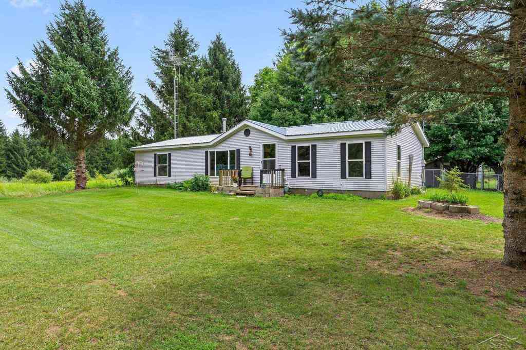 Homes For Sale - 6178 Meridith Grade Road <br/> Harrison, MI 48625