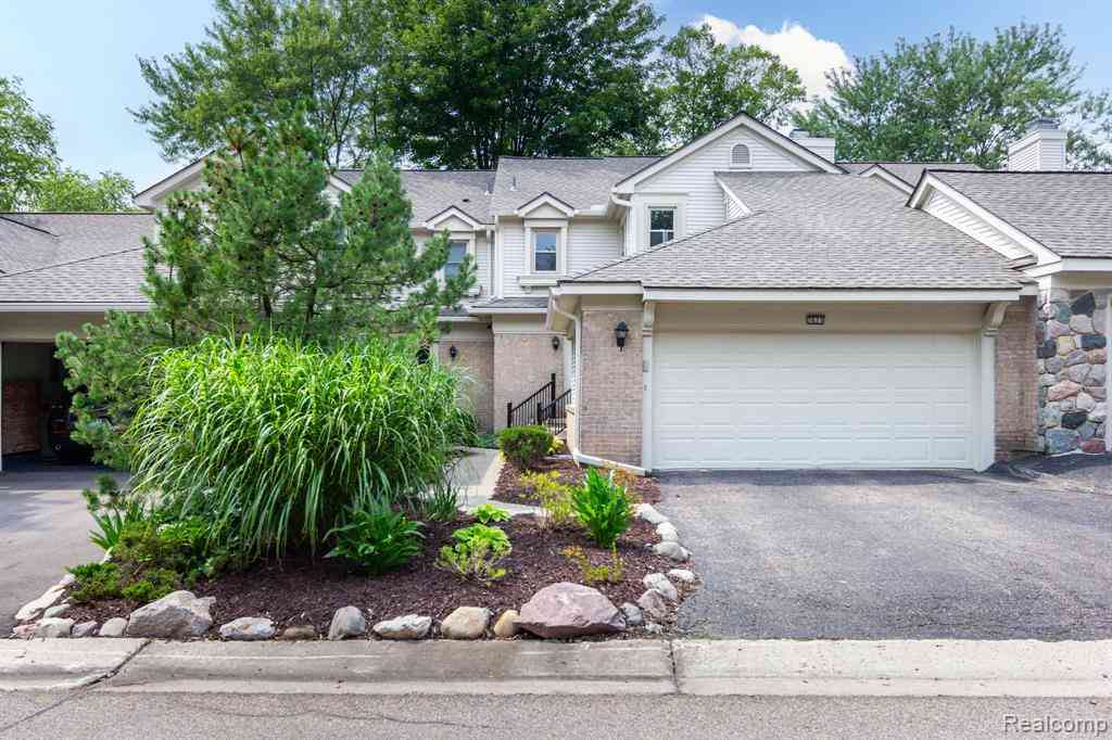 Condo For Sale - 7671 Danbury Circle <br/> West Bloomfield, MI 48322