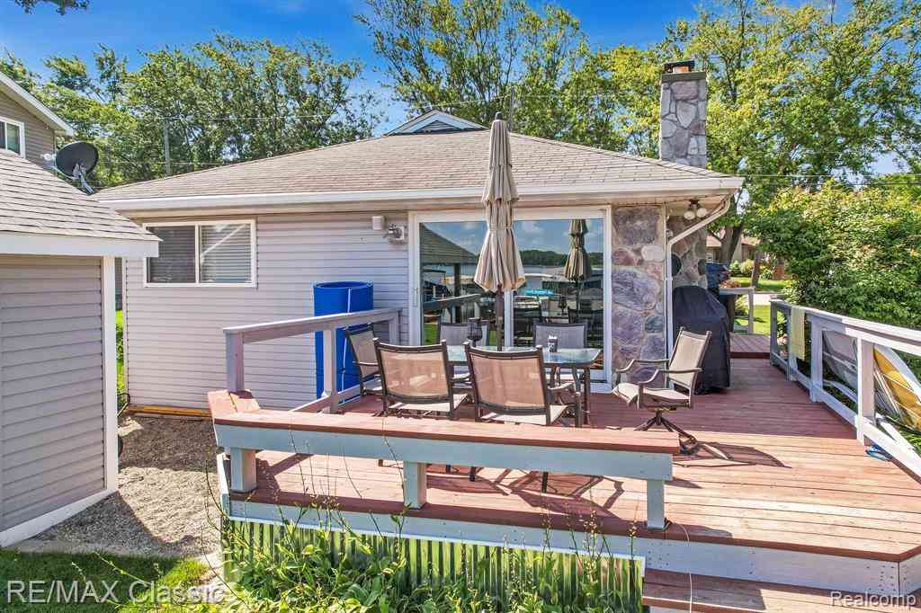 Homes For Sale - 294 Lakeside Drive <br/> Oakland County, White Lake, MI 48386