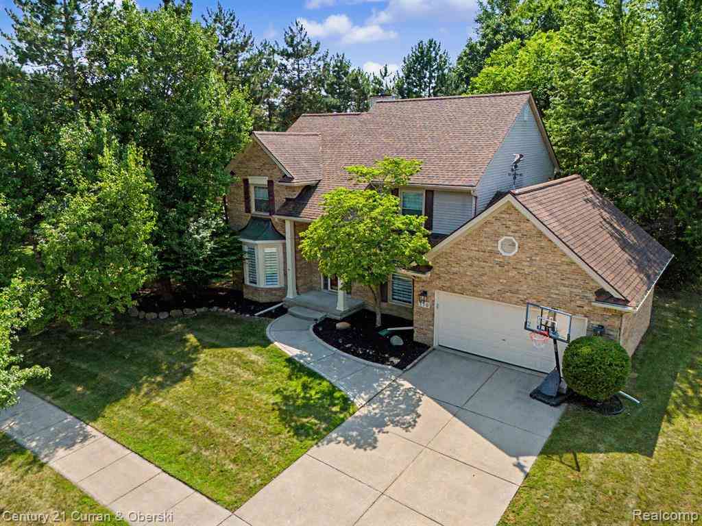 Homes For Sale - 550 Fairfield Court <br/> Wayne County, Canton, MI 48188