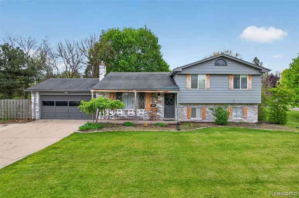 Homes For Sale - 11479 Farmhill Drive <br/> Fenton, MI 48430