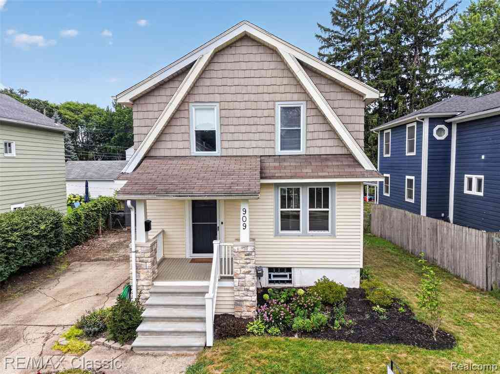 Homes For Sale - 909 Fernwood Road <br/> Royal Oak, MI 48067