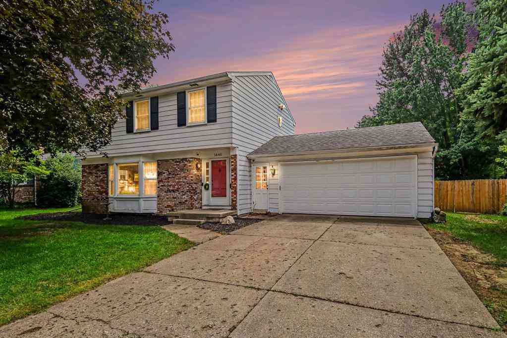 Homes For Sale - 1446 Mapleview Street Se SE<br/> Kentwood, MI 49508