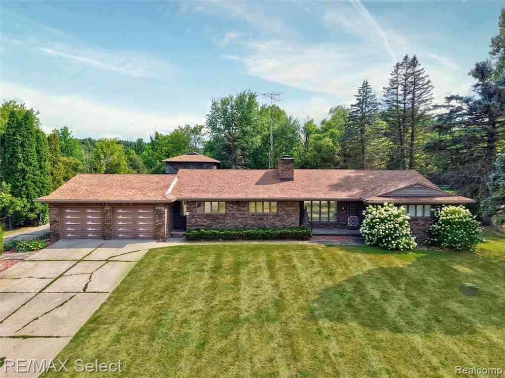 Homes For Sale - 11080 Lapeer Road <br/> Davison, MI 48423