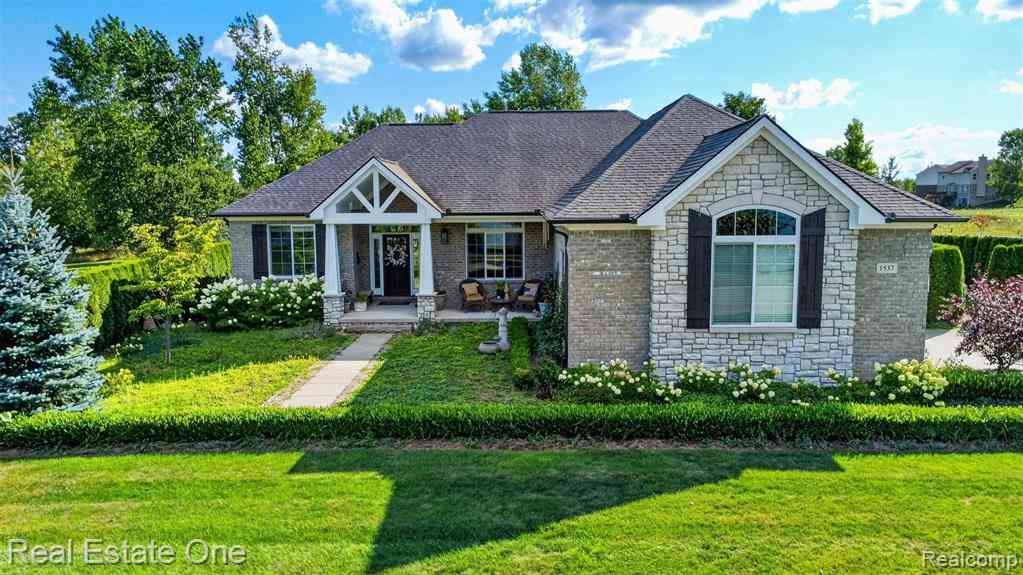 Homes For Sale - 1537 Glass Lake Circle <br/> Oxford, MI 48371
