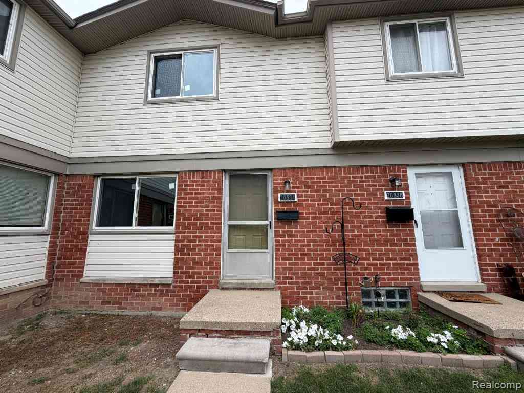 Condo For Sale - 20934 Hunt  <br/> Roseville, MI 48066