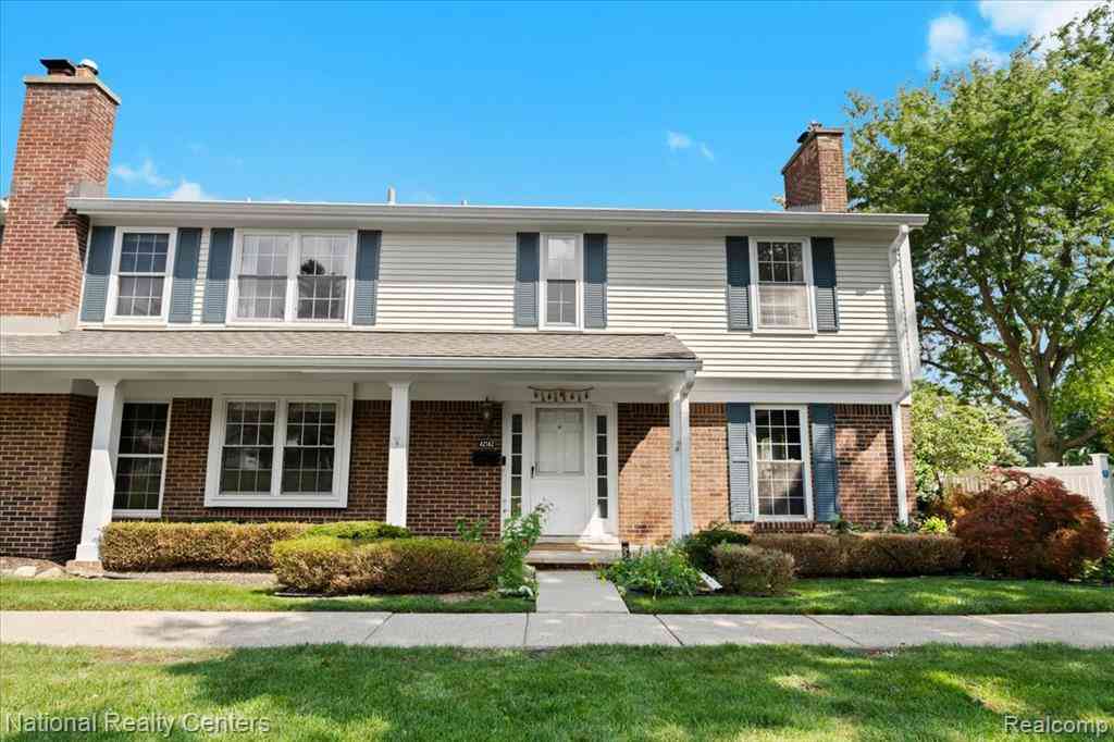 Condo For Sale - 42142 Roscommon Street <br/> Novi, MI 48167