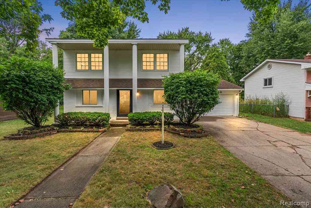 Homes For Sale - 18993 Brentwood Street <br/> Wayne County, Livonia, MI 48152