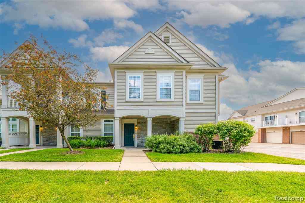 Condo For Sale - 9201 Addington Drive <br/> Commerce Twp, MI 48390
