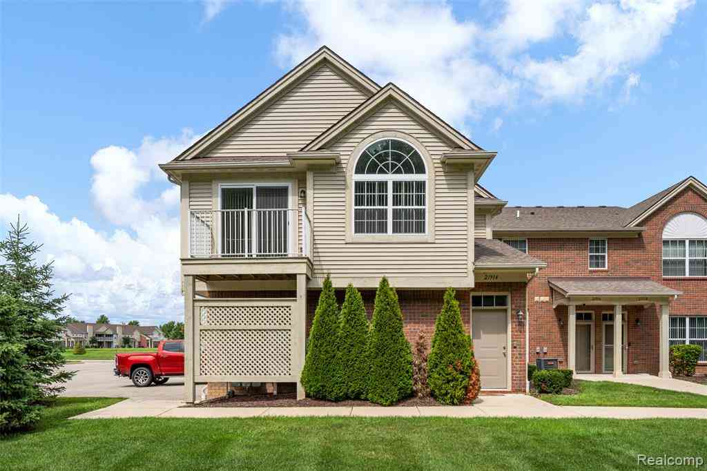 Condo For Sale - 21914 Aberdeen Drive  #30<br/> Macomb, MI 48042