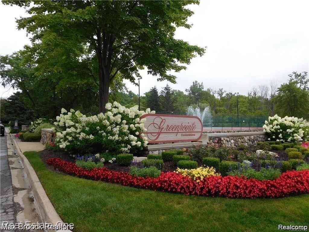 Condo For Sale - 7269 Huntcliff  <br/> West Bloomfield, MI 48322