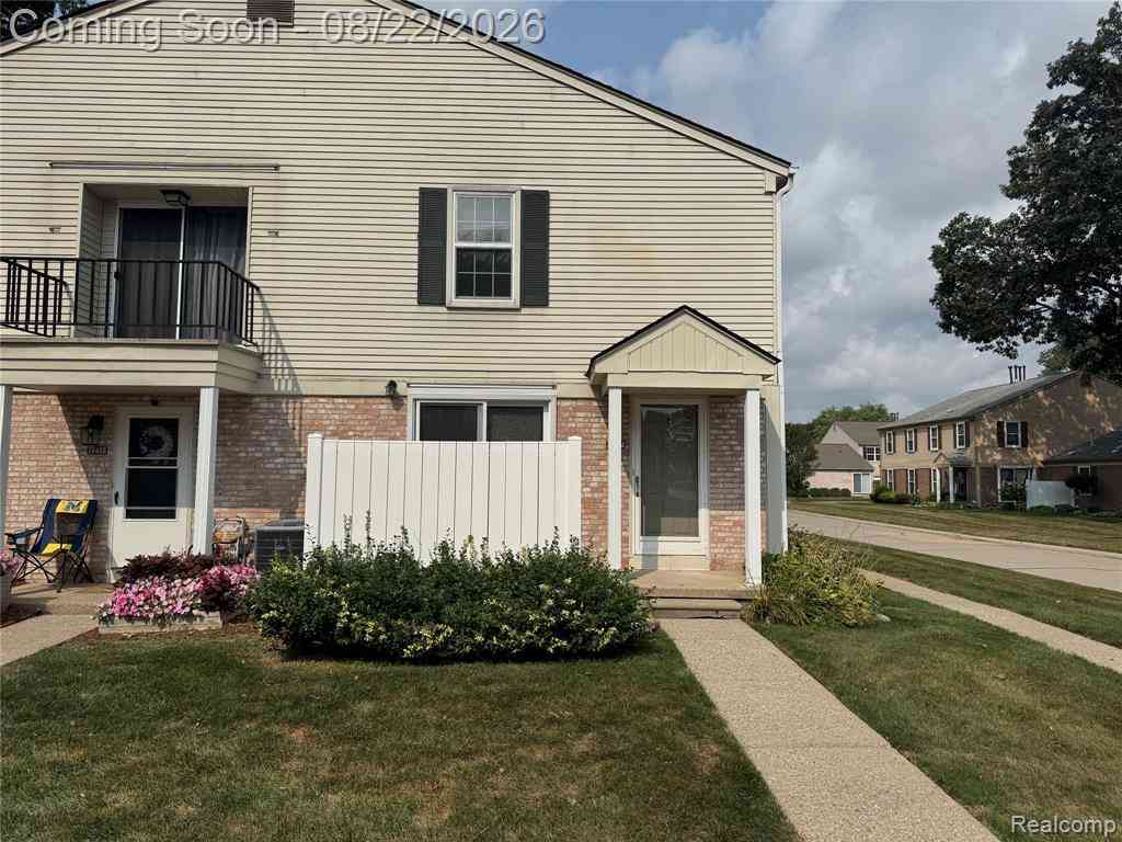 Condo For Sale - 24404 Meadowbridge Drive <br/> Clinton Twp, MI 48035