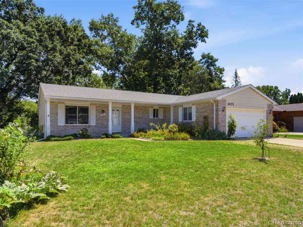 Homes For Sale - 1071 Meadowlark Drive <br/> Waterford, MI 48327