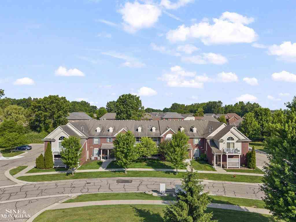 Condo For Sale - 29981 Fox Run Circle <br/> Warren, MI 48092