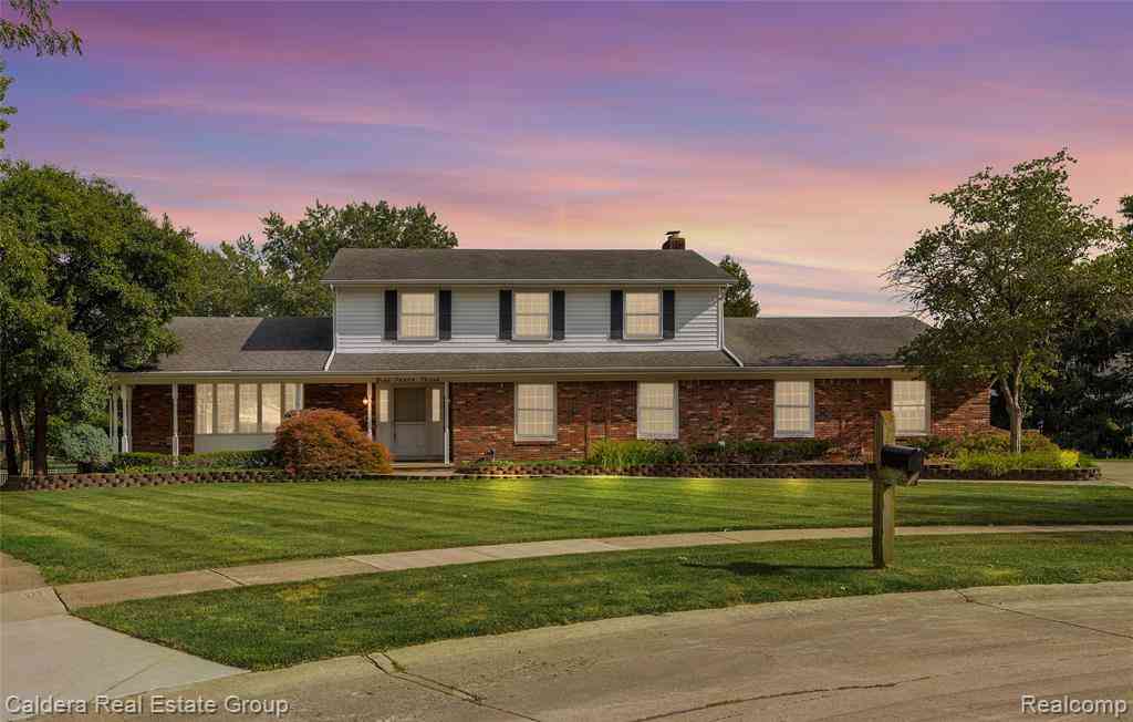 Homes For Sale - 943 Huntsford Court <br/> Troy, MI 48084