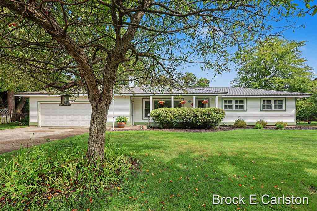Homes For Sale - 1576 Hendrick Road <br/> Norton Shores, MI 49441