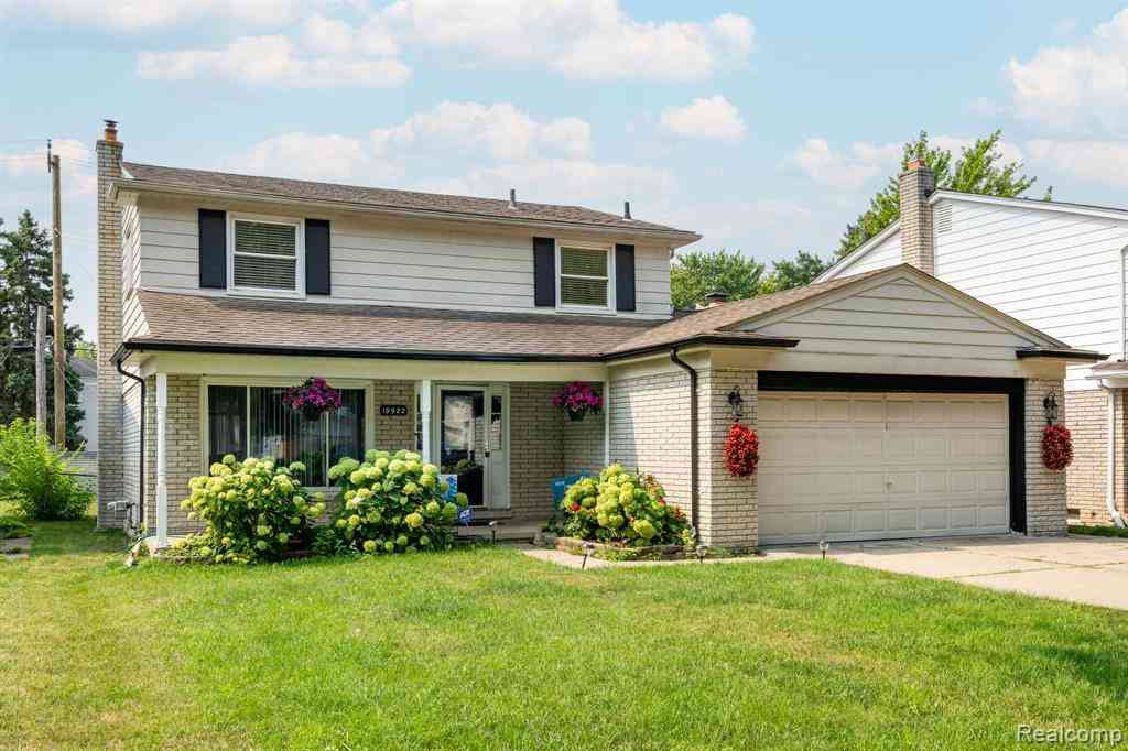 Homes For Sale - 19922 Parkside Street <br/> Saint Clair Shores, MI 48080