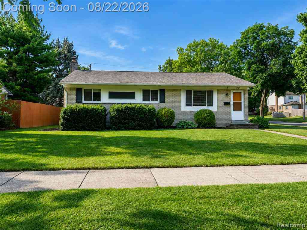 Homes For Sale - 250 Wallace Drive <br/> Saline, MI 48176
