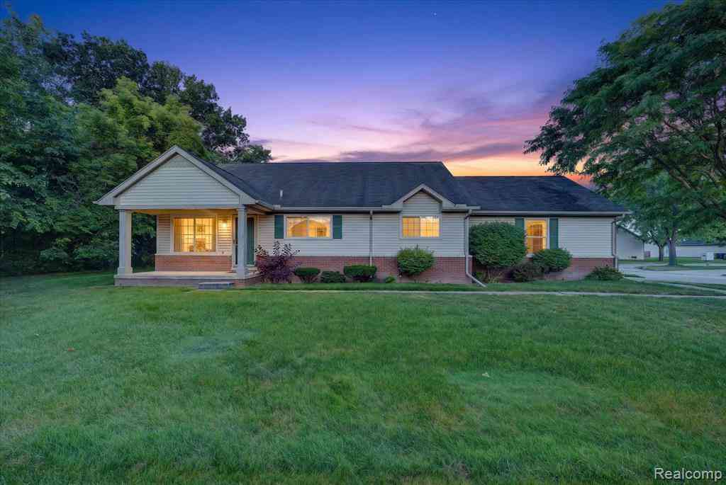 Condo For Sale - 16830 Kenwood Court <br/> Roseville, MI 48066