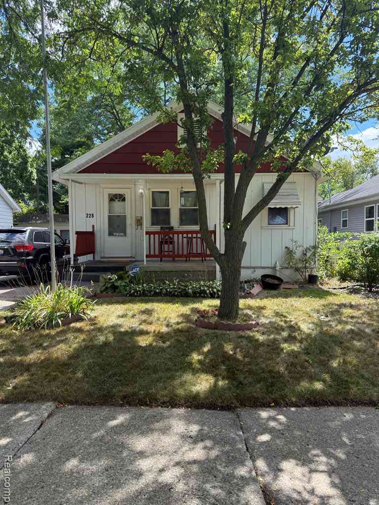 Homes For Sale - 228 Borland Court <br/> Saginaw, MI 48602