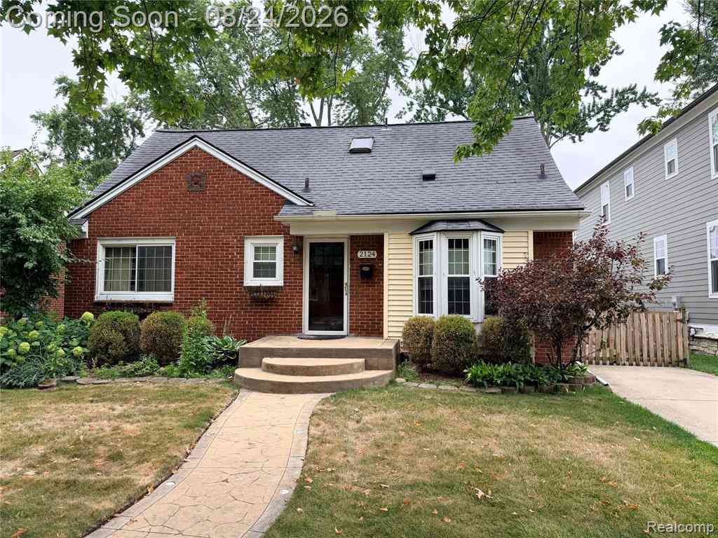 Homes For Sale - 2124 Pembroke Road <br/> Birmingham, MI 48009