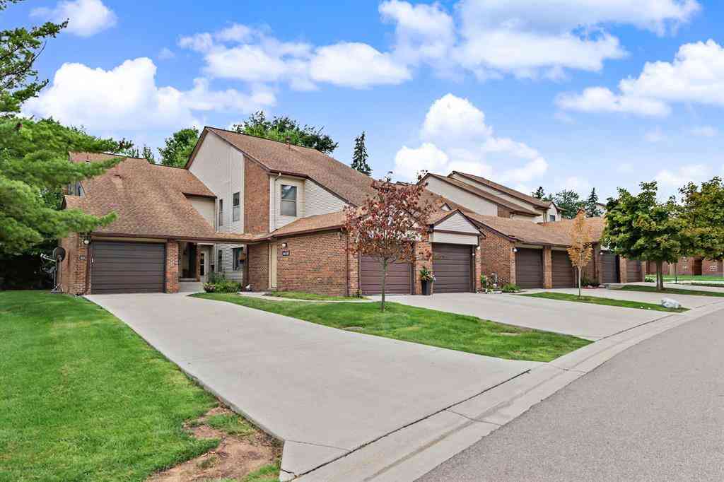 Condo For Sale - 6600 Ridgefield Circle <br/> Oakland County, West Bloomfield, MI 48322