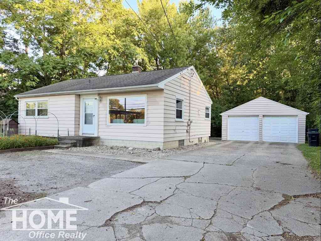 Homes For Sale - 825 W Lake Lansing Road <br/> Ingham County, East Lansing, MI 48823