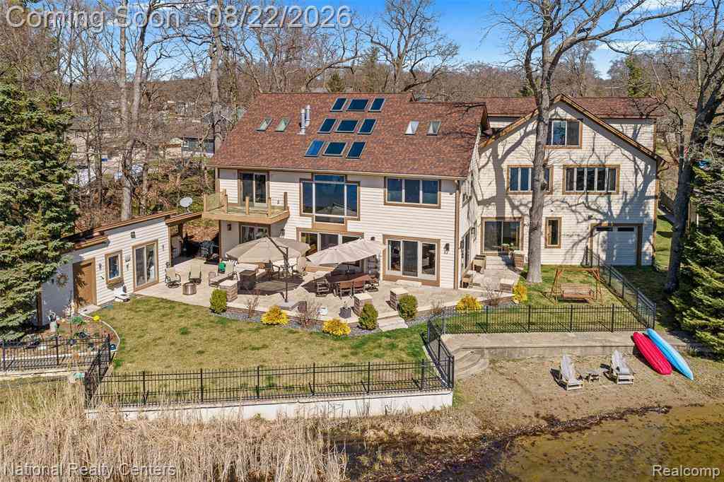 Homes For Sale - 1100 Clearwater Boulevard <br/> Oakland County, White Lake, MI 48386