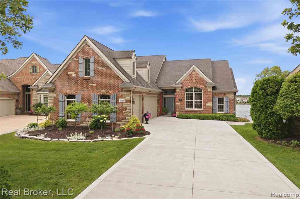 Homes For Sale - 10685 Cliffview Drive <br/> South Lyon, MI 48178