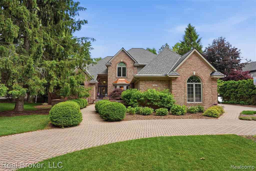Homes For Sale - 5483 Lake Ridge Drive <br/> Brighton, MI 48116