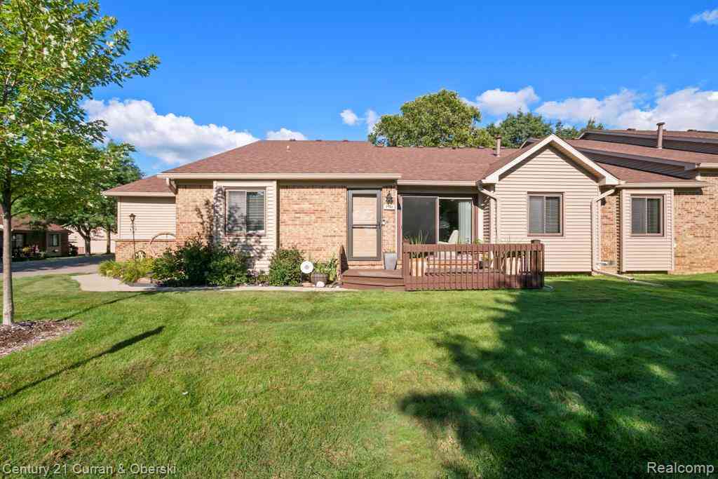 Condo For Sale - 7981 Lawrence  <br/> West Bloomfield, MI 48322