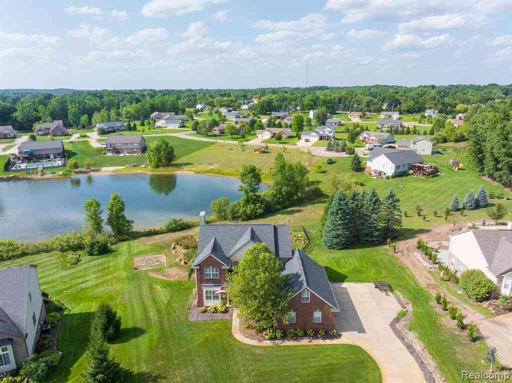 Homes For Sale - 4755 S Quarry Creek <br/> Oakland County, White Lake, MI 48383