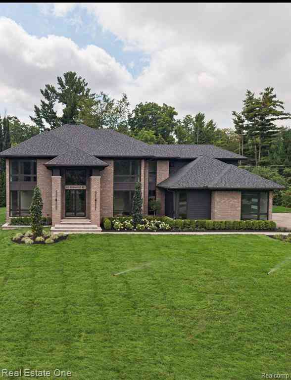 Homes For Sale - 933 Robinhood Road <br/> Bloomfield Hills, MI 48304