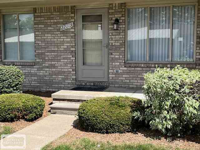 Condo For Sale - 22173 Glenwood Street <br/> Clinton Township, MI 48035