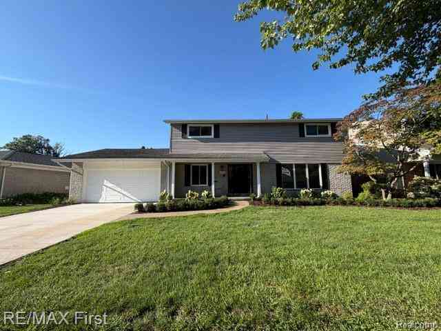 Homes For Sale - 971 Canterbury Road <br/> Wayne County, Grosse Pointe Woods, MI 48236