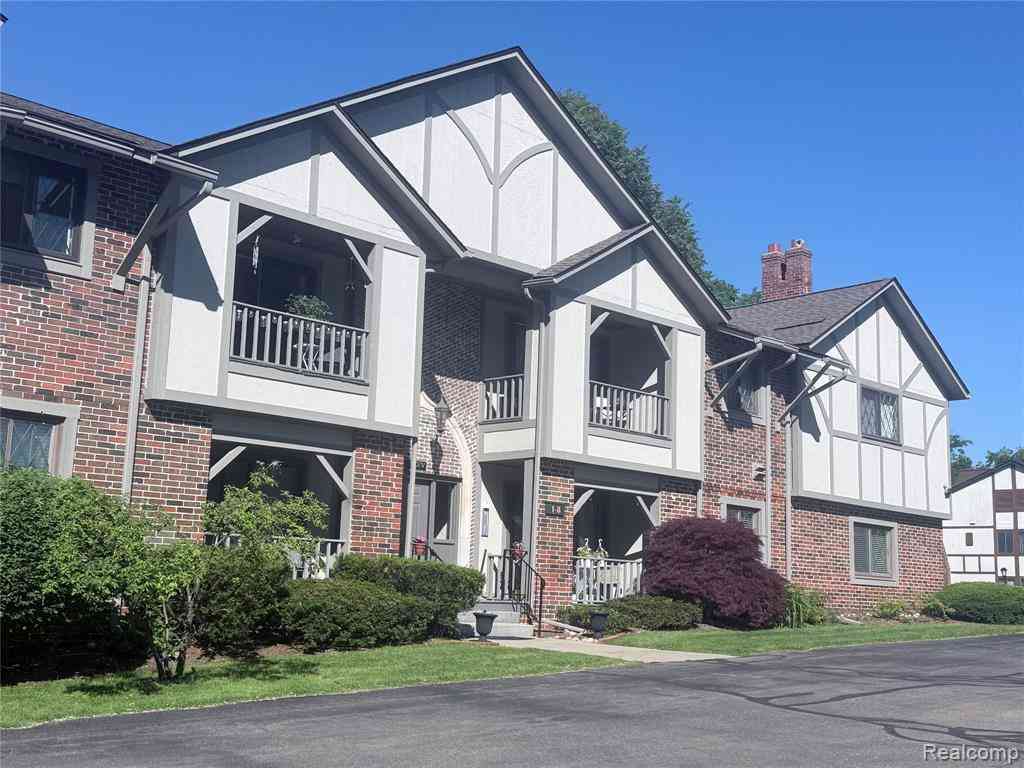 Condo For Sale - 42160 Woodward Avenue  #7<br/> Bloomfield Hills, MI 48304
