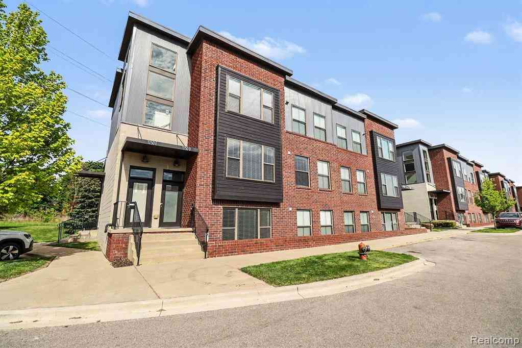 Condo For Sale - 1250 Diamond Court  #E<br/> Royal Oak, MI 48067