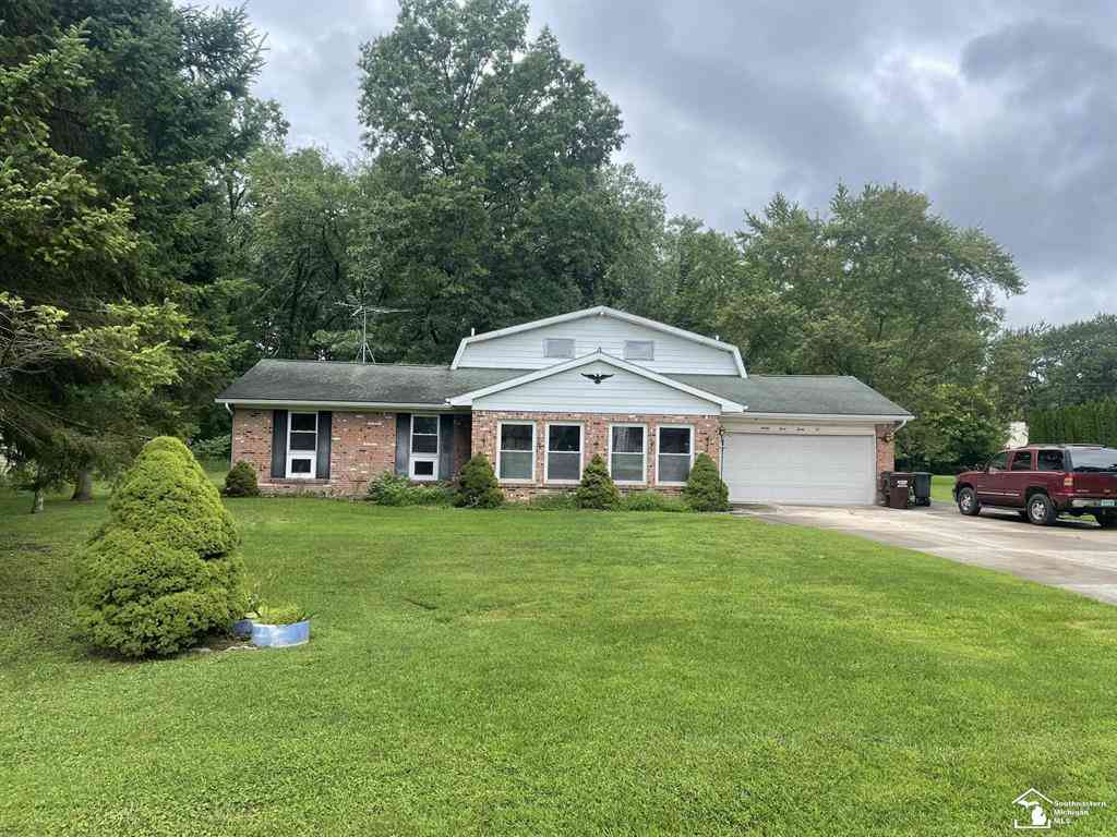 Homes For Sale - 8335 Chamberlain Drive <br/> Monroe County, Lambertville, MI 48144
