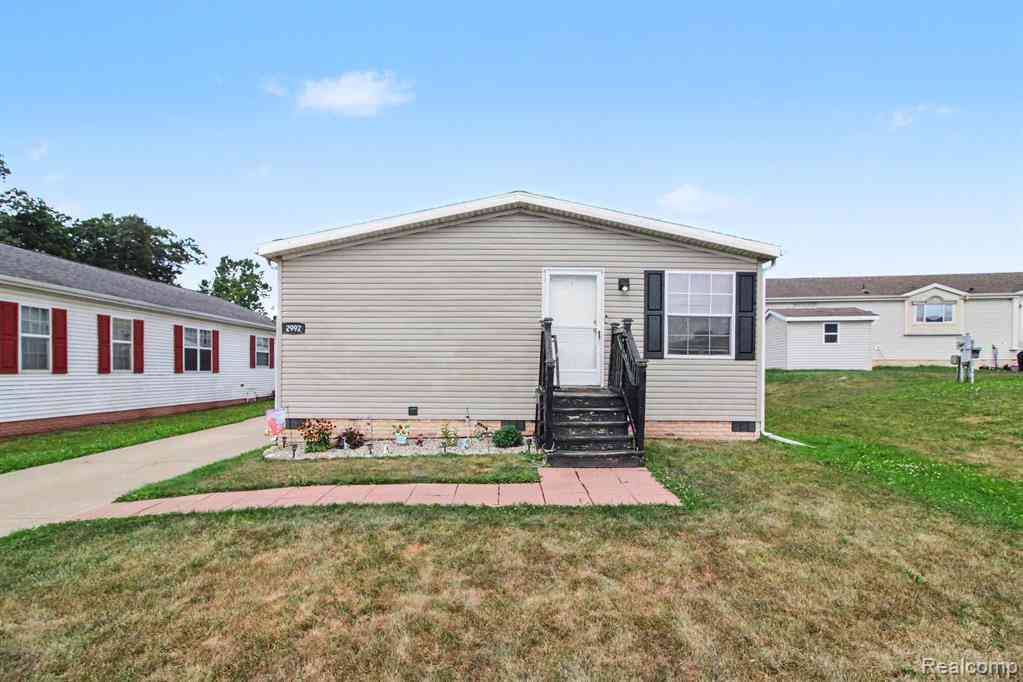 Homes For Sale - 2992 Charing Cross  <br/> Northville, MI 48167