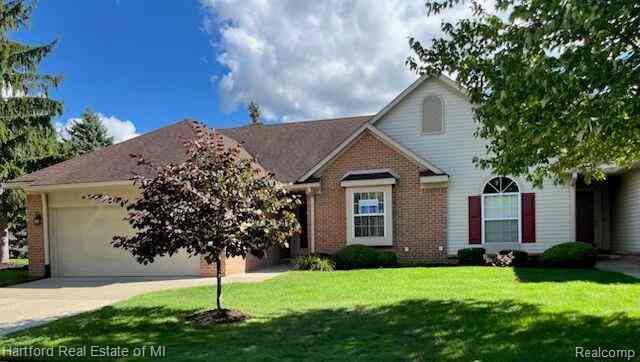 Condo For Sale - 2176 Maplehurst Drive <br/> Walled Lake, MI 48390