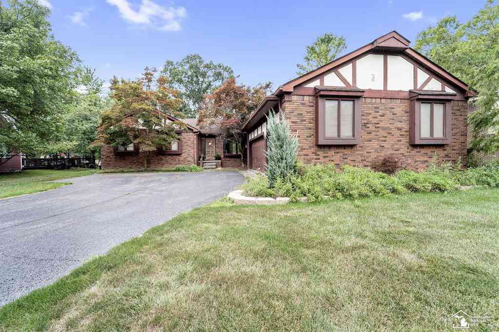 Homes For Sale - 7789 Stout Avenue <br/> Grosse Ile, MI 48138